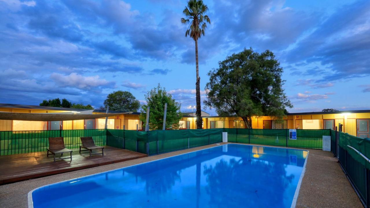 Cootamundra Gardens Motel Exterior photo