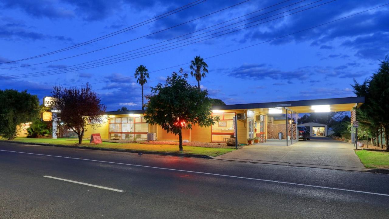 Cootamundra Gardens Motel Exterior photo