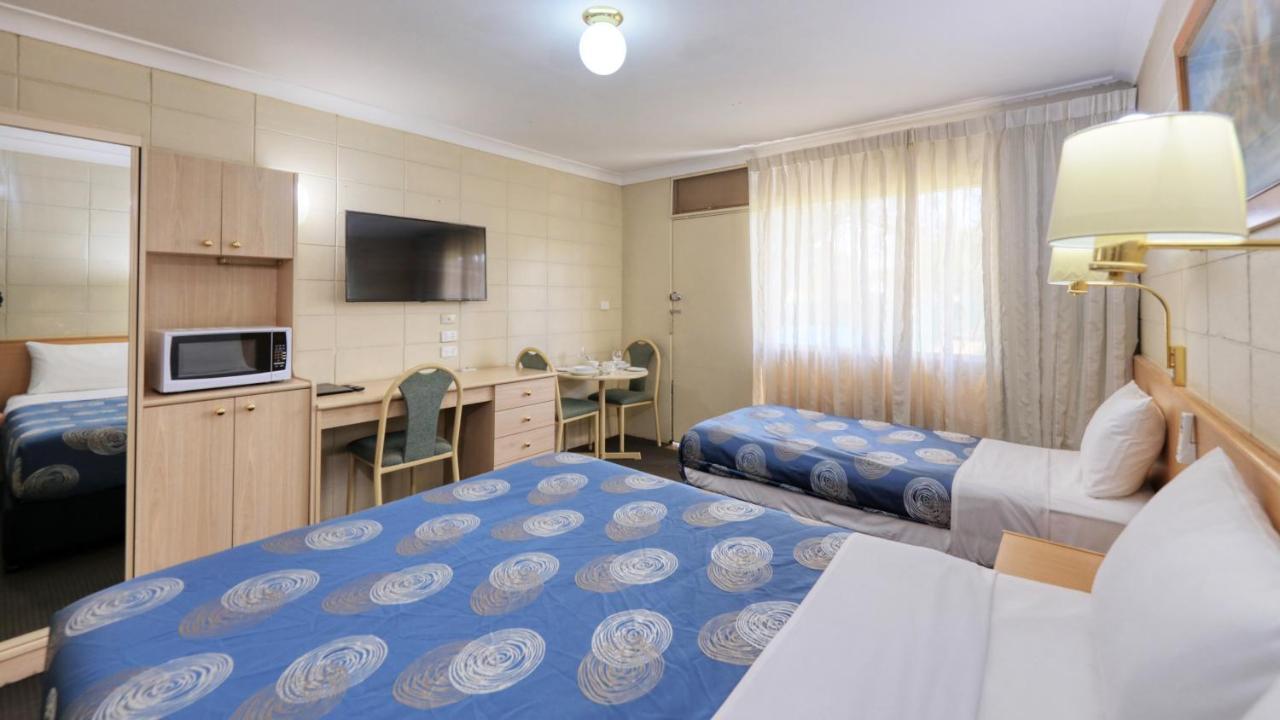 Cootamundra Gardens Motel Exterior photo