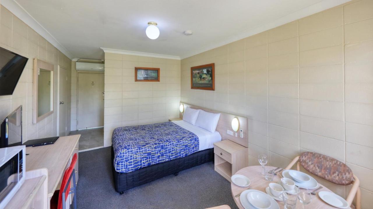 Cootamundra Gardens Motel Exterior photo
