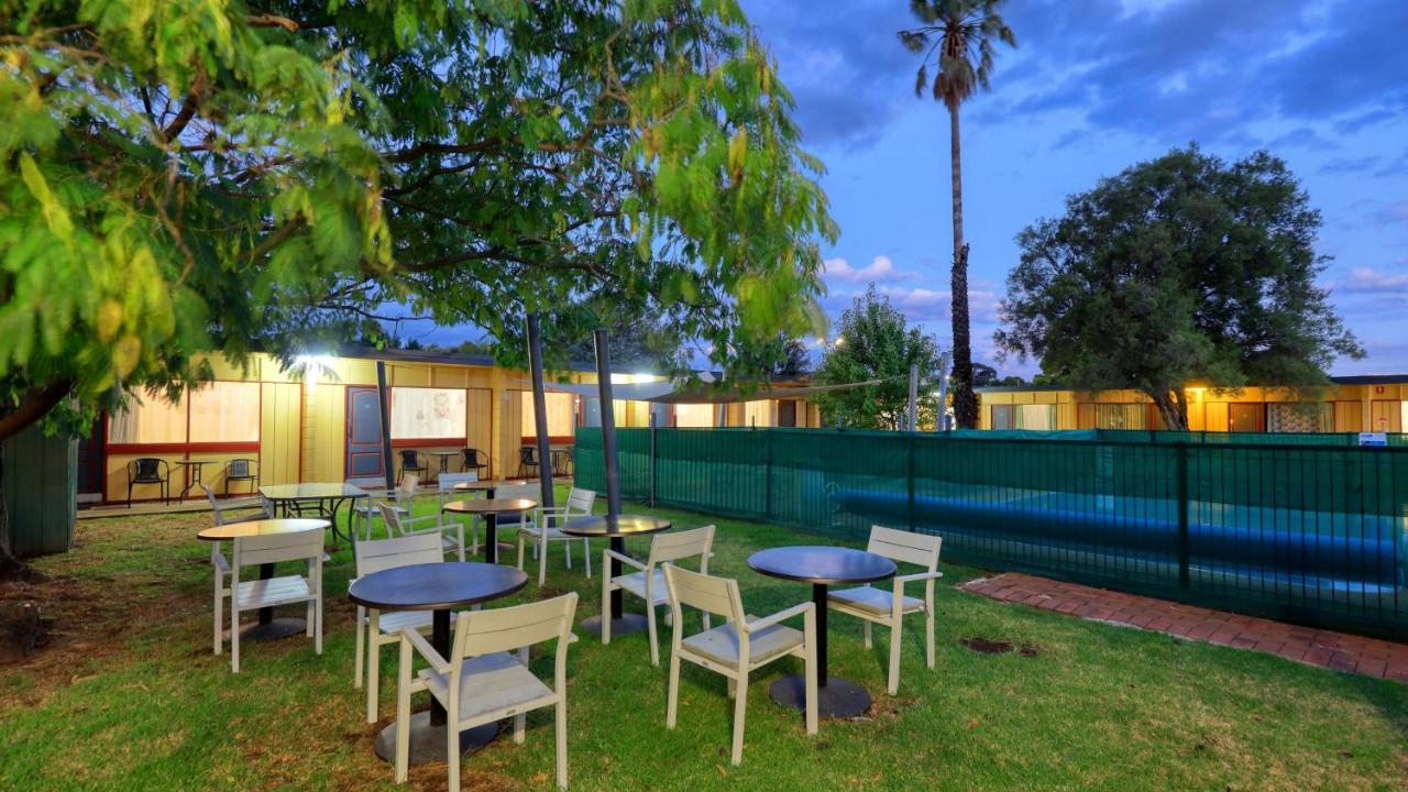 Cootamundra Gardens Motel Exterior photo