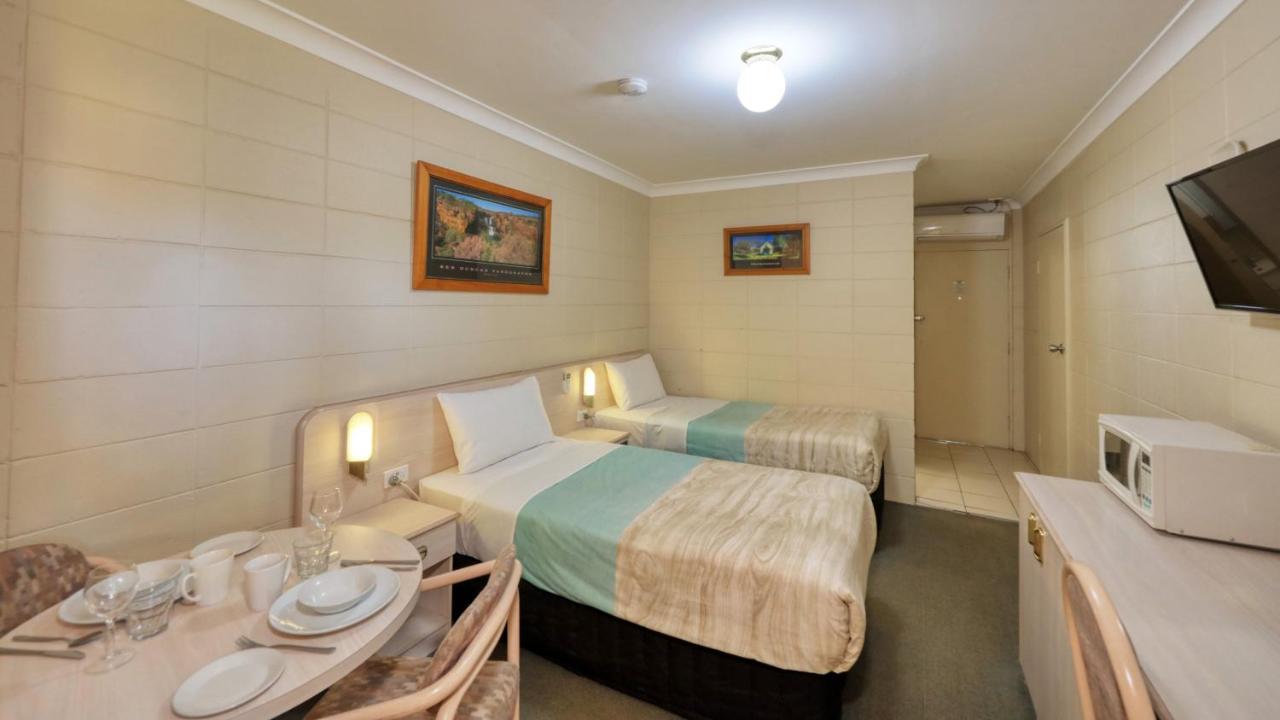 Cootamundra Gardens Motel Exterior photo