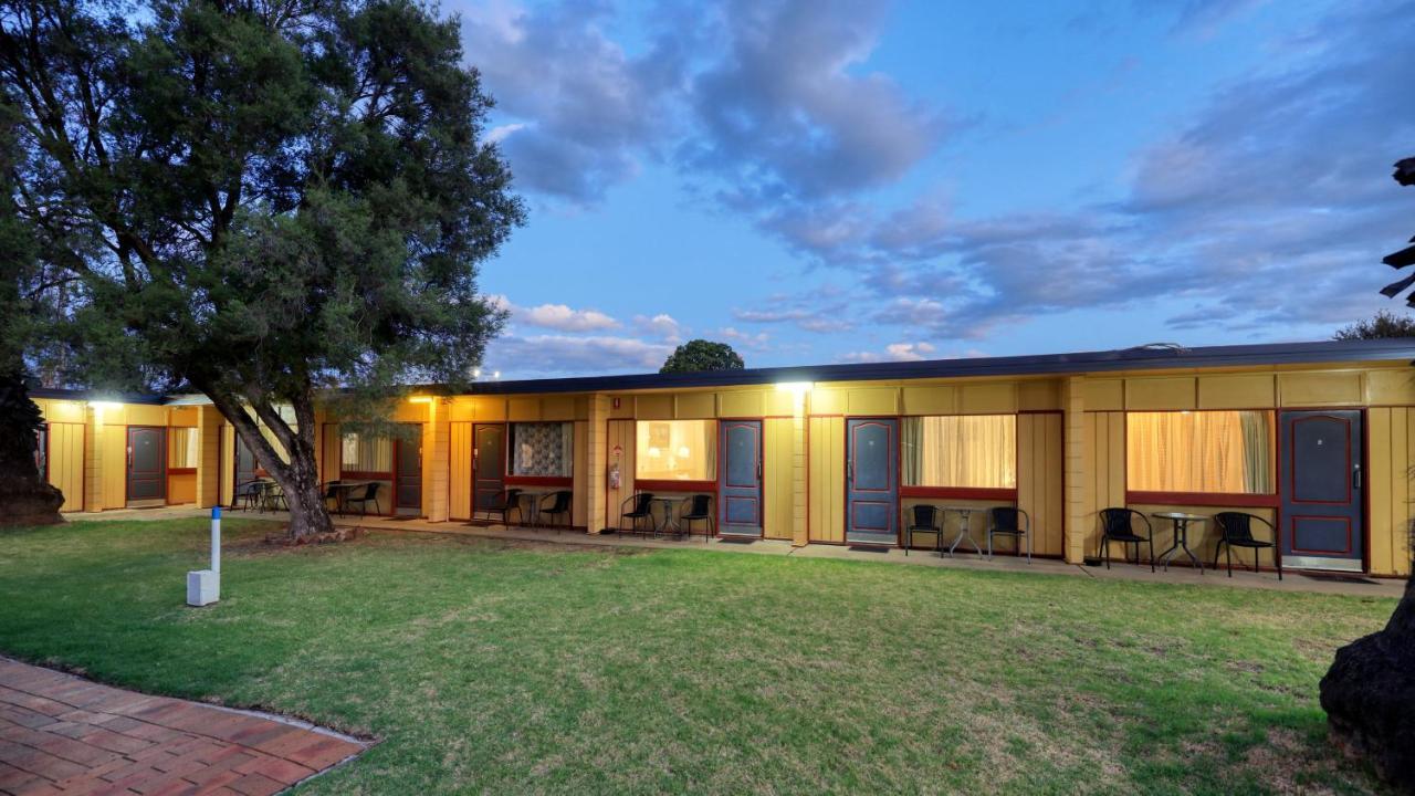 Cootamundra Gardens Motel Exterior photo